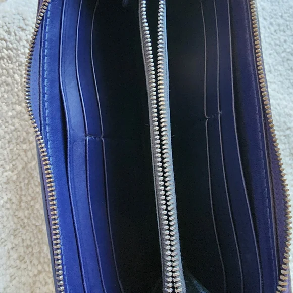 Bottega Veneta Leather Wallet in Deep Blue - Authencity Cert - Picture 5 of 13